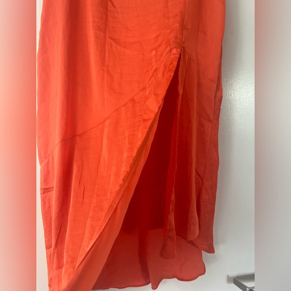 Orange skirt with split on the side. It’s lined, perfect for summer. Unworn - Picture 2 of 4